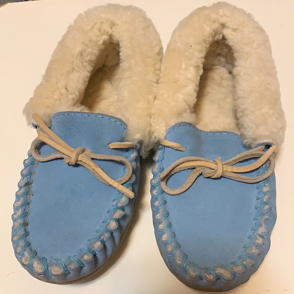 L.L. BEAN BLUE SHERPA MOCCASINS LEATHER FUR LOAFERS SHEARLING SLIPPERS SZ 5 WARM - Picture 2 of 14